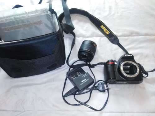 NIKON D3000 WITH 18-55MM LENS