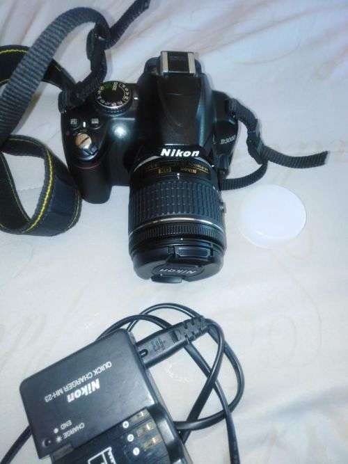 NIKON D3000 WITH 18-55MM LENS
