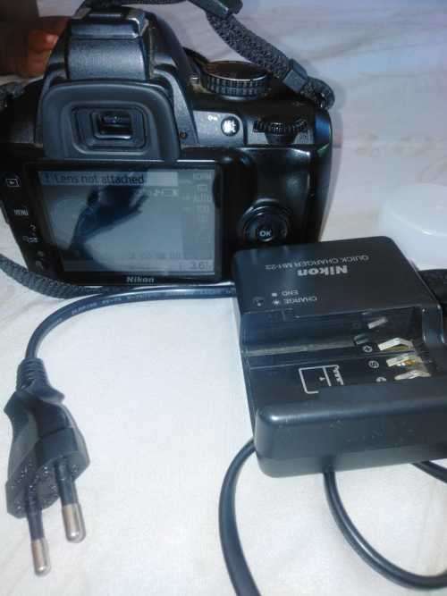 NIKON D3000 WITH 18-55MM LENS