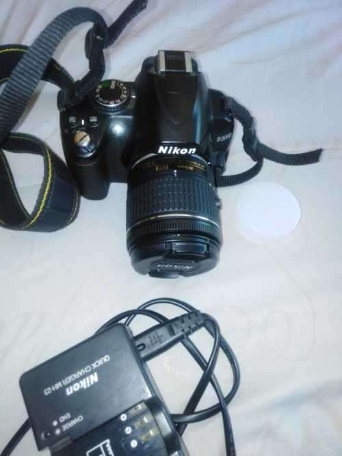 NIKON D3000 WITH 18-55MM LENS