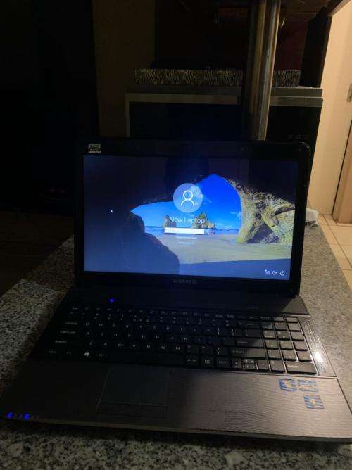 GIGABYE Q2542 CORE i3 PLIZ READ