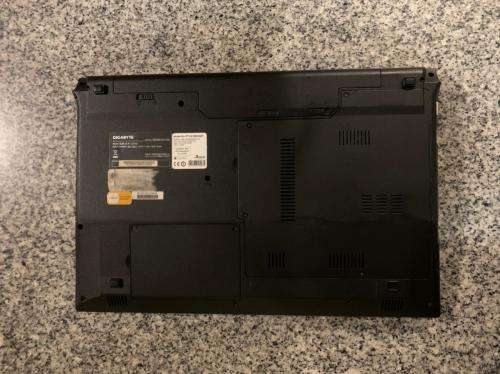 GIGABYE Q1532 CORE i3