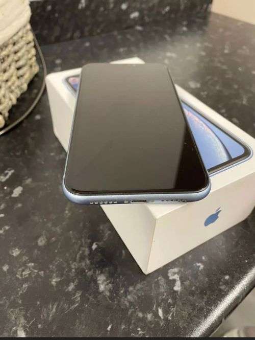 I PHONE XR 128GB  MINT CONDITION PLIZ READ