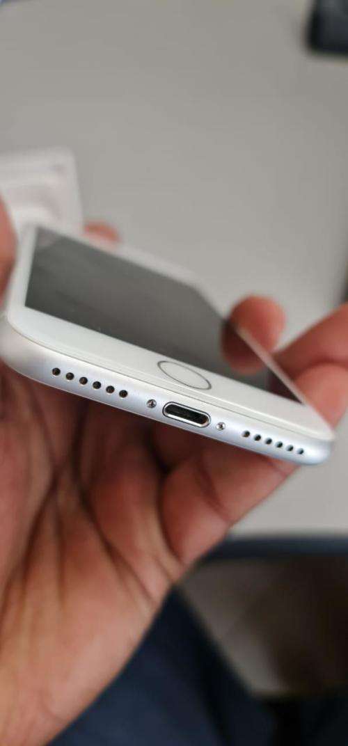 I PHONE 8 64 GB MINT CONDITION AS NEW