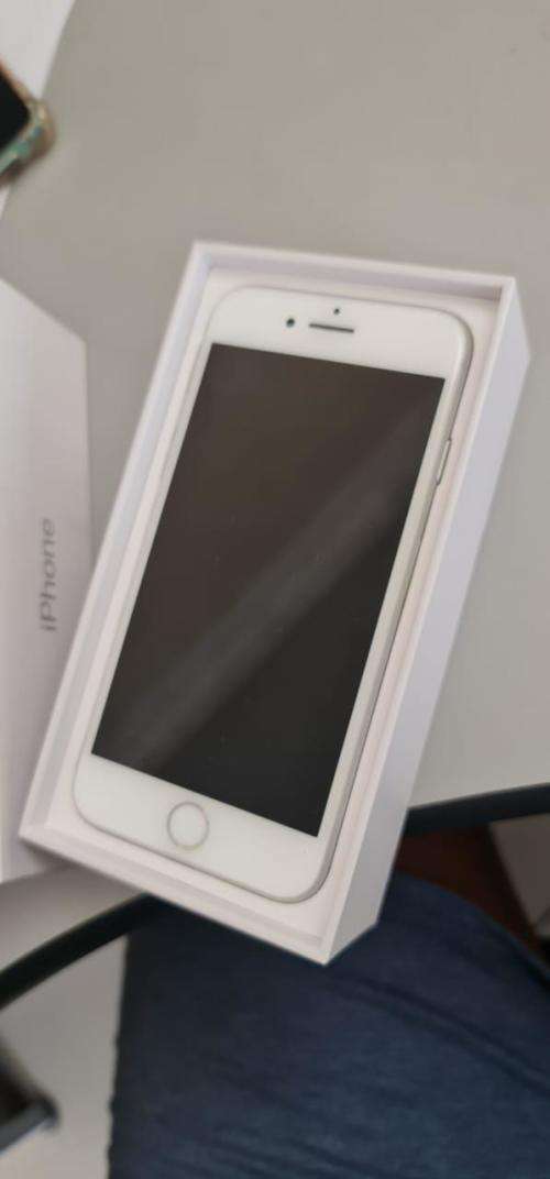 I PHONE 8 64 GB MINT CONDITION AS NEW