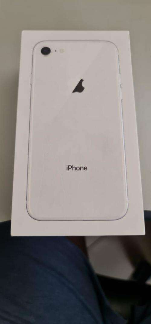 I PHONE 8 64 GB MINT CONDITION AS NEW