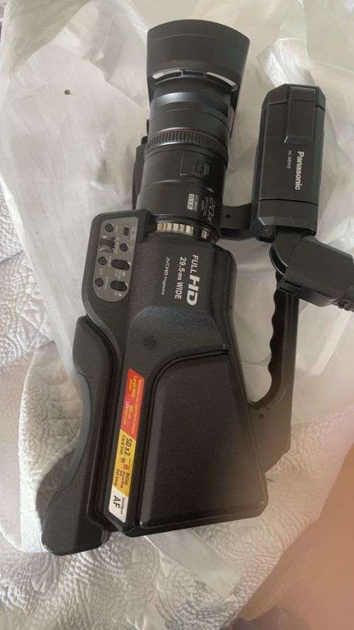 PANASONIC HC-MDH3 PROFFESSIONAL CAMCODER MINT CONDITION  RETAIL R19999.00.
