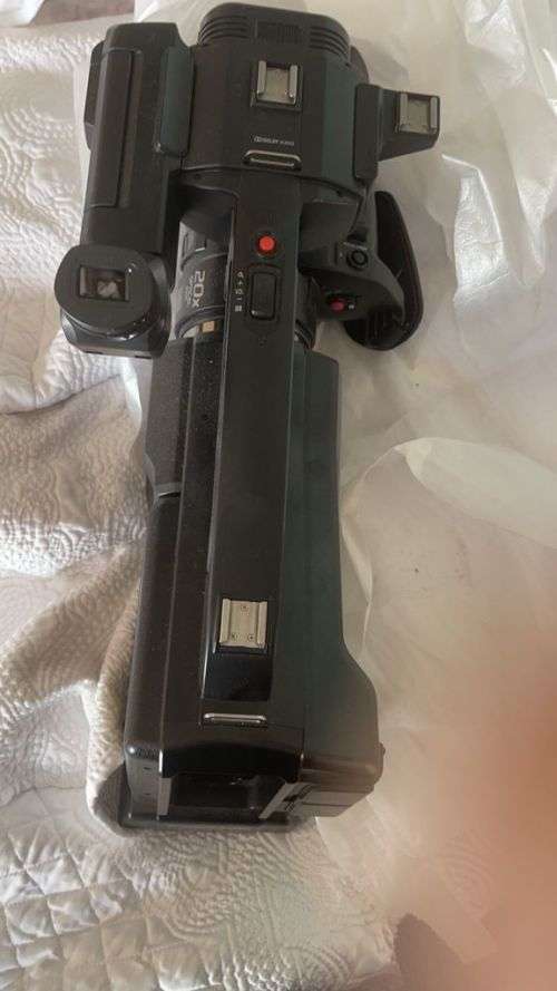 PANASONIC HC-MDH3 PROFFESSIONAL CAMCODER MINT CONDITION  RETAIL R19999.00.