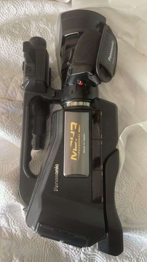 PANASONIC HC-MDH3 PROFFESSIONAL CAMCODER MINT CONDITION  RETAIL R19999.00.