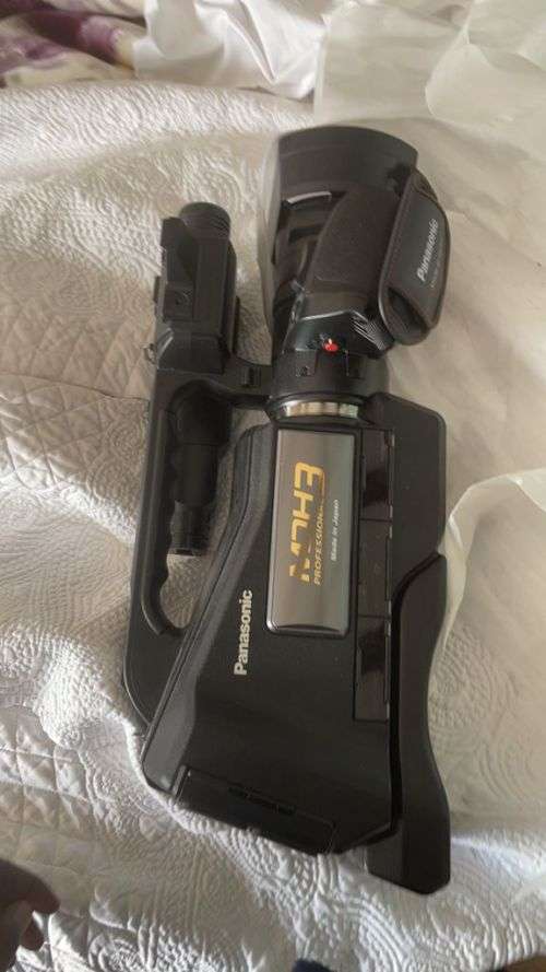 PANASONIC HC-MDH3 PROFFESSIONAL CAMCODER MINT CONDITION  RETAIL R19999.00.