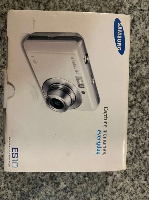 SAMSUNG SILVER DIGITAL CAMERA (ES10)
