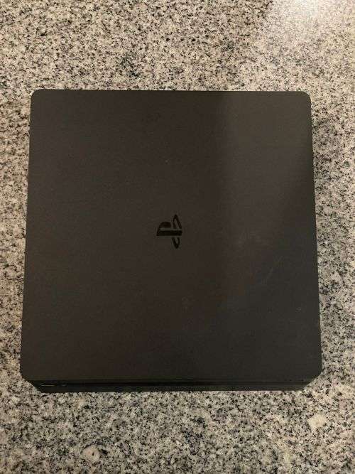 SONY PLAYSTATION 4 500GB SLIM 2 CONTROLLERS and 4 GAMES