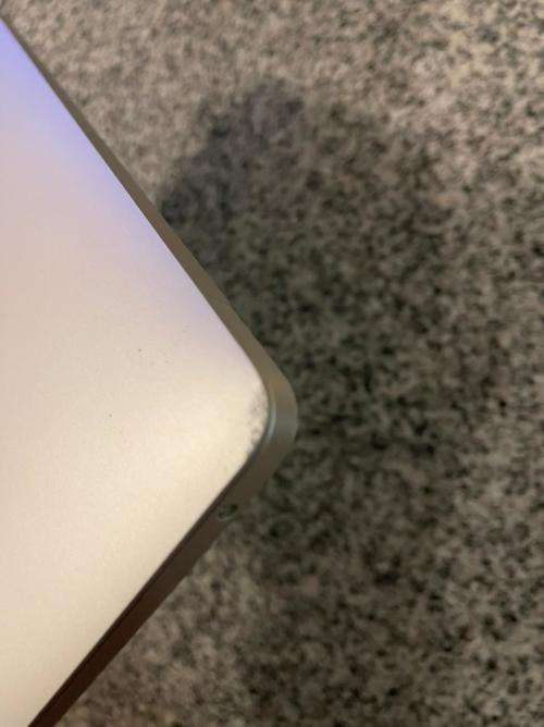 MACBOOK AIR 13 `` CORE i5 2018 LOW CYCLE COUNT