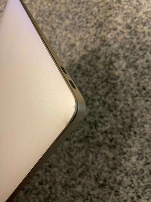 MACBOOK AIR 13 `` CORE i5 2018 LOW CYCLE COUNT