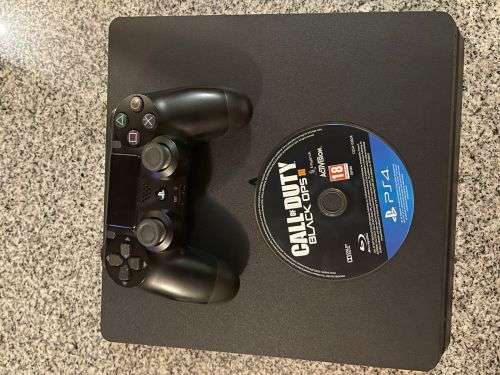 SONY PLAYSTATION 4 1TB  SLIM MINT CONDITION AS NEW  WITH 1 CONTROLLER and CALL OF DUTY BLACK OPS 111