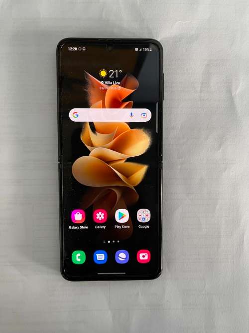 Samsung Galaxy Z Flip 3 5G {256GB, Single  Sim, Black}