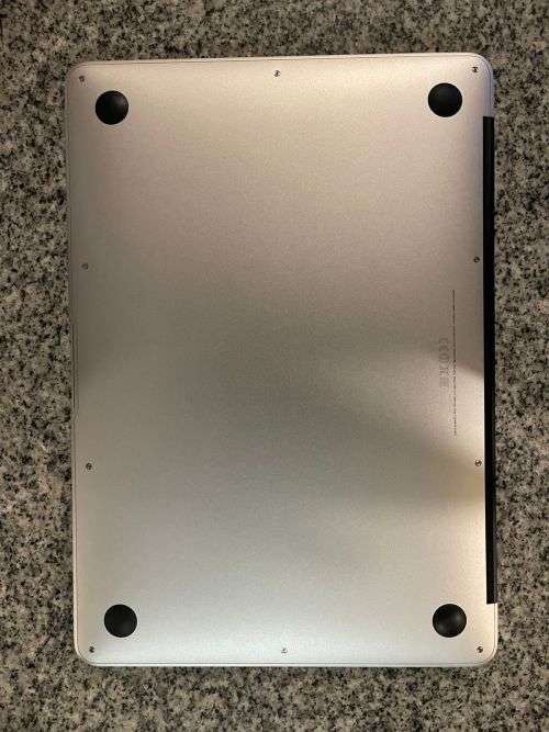 MACBOOK AIR CORE i5  13 INCH  2014  IMMACULATE CONDITION LOW  CYLCLE COUNT OF 80