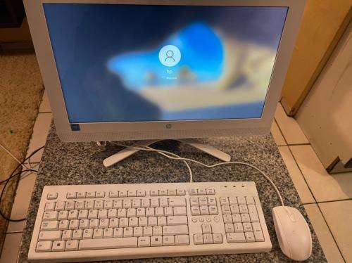 HP TPC-Q028-20 ALL IN ONE COMPUTER INTEL CELERON WHITE