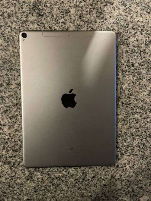 IPAD  PRO [10.5 INCH ] WIFI + CELLULLAR 64GB A1709 MINT CONDITION