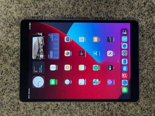 IPAD  PRO [10.5 INCH ] WIFI + CELLULLAR 64GB A1709 MINT CONDITION