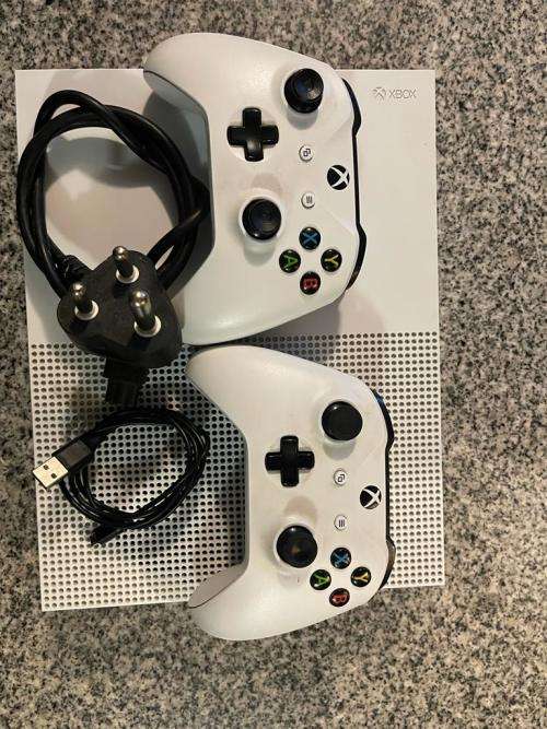 XBOX BOX ONE S 1TB 1681 WITH 2 CONTROLLERS and 4 GAMES