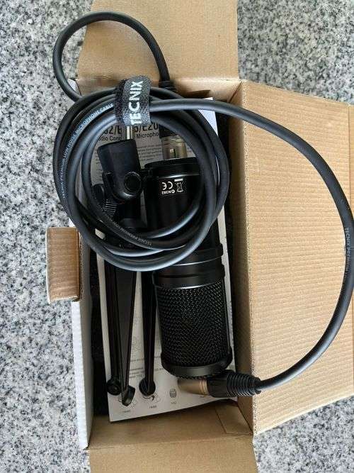 Superlux E205 Studio Condenser Microphone New open Box with stand and pop filter