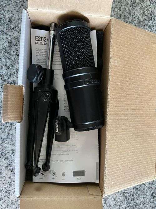 Superlux E205 Studio Condenser Microphone New open Box with stand and pop filter