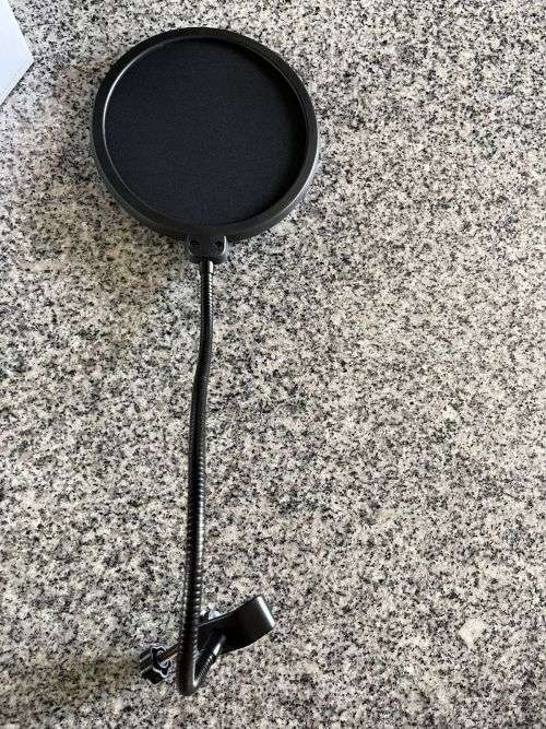 Superlux E205 Studio Condenser Microphone New open Box with stand and pop filter