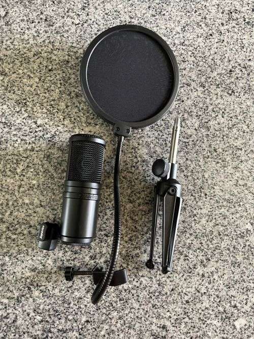 Superlux E205 Studio Condenser Microphone New open Box with stand and pop filter