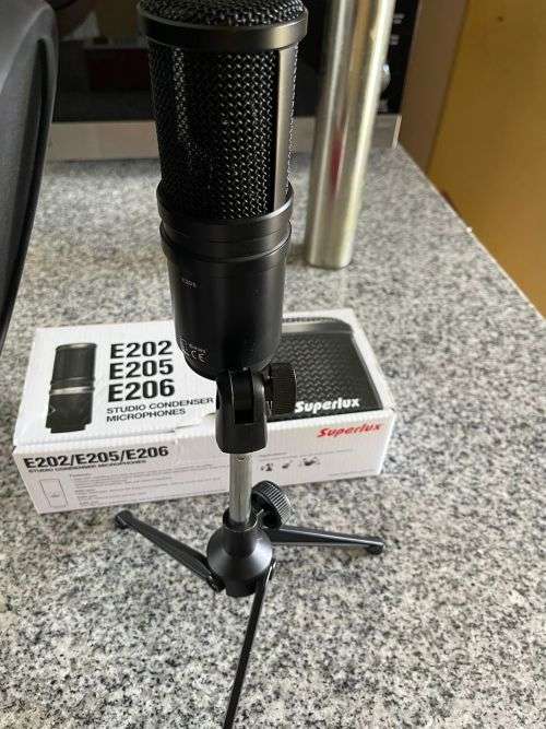 Superlux E205 Studio Condenser Microphone New open Box with stand and pop filter