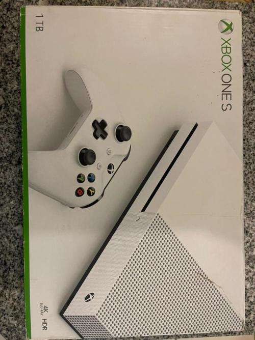 XBOX BOX ONE S 1TB 1681 WITH 1 CONTROLLERS and 2 GAMES