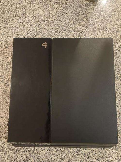 SONY PLAYSTATION 4  500GB WITH 2 CONTROLLERS