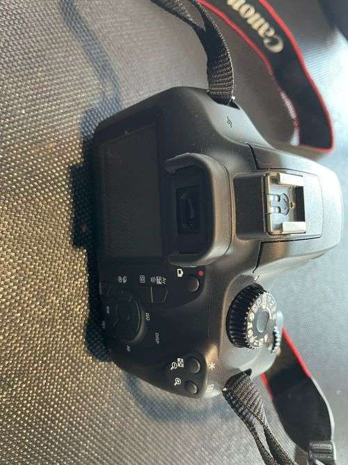 CANON EOS 4000D WITH 18-55MM LENS MINT CONDITION