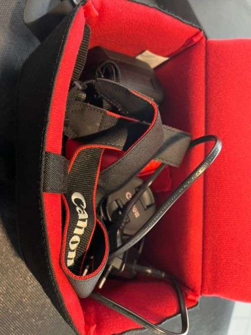 CANON EOS 4000D WITH 18-55MM LENS MINT CONDITION