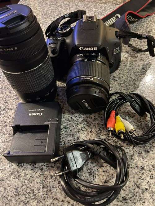 Canon 600d Twin Lens bundle 18-55mm and 75-300m Lenses Mint Condition