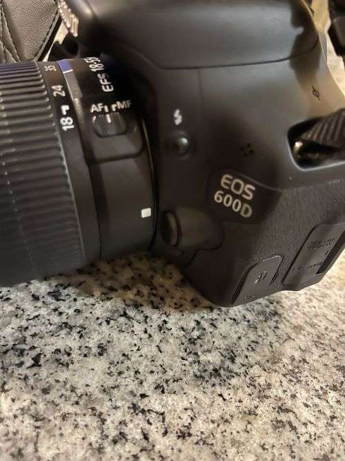 Canon 600d Twin Lens bundle 18-55mm and 75-300m Lenses Mint Condition