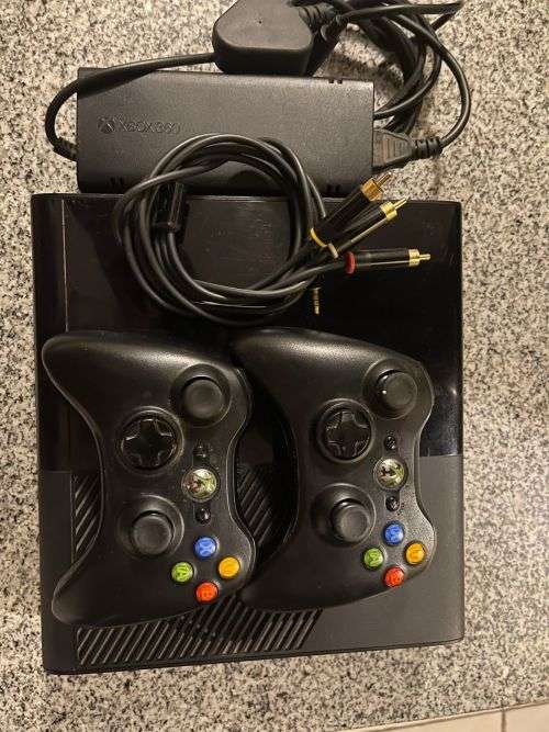 X BOX 360 E 250GB WITH 2 CONTROLLERS and 10 GAMES