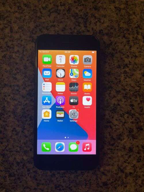 I PHONE 7 32 GB 100% BATT HEALTH