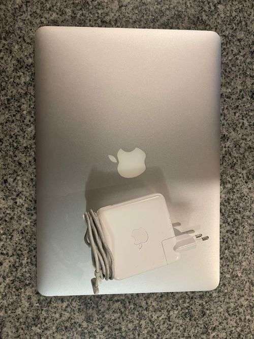 Apple MacBook Air 13` 2017 model, Intel i5@1.8GHz, 8Gb RAM Low Cycle Count Mint