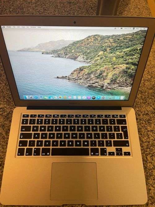 Apple MacBook Air 13` 2017 model, Intel i5@1.8GHz, 8Gb RAM Low Cycle Count Mint