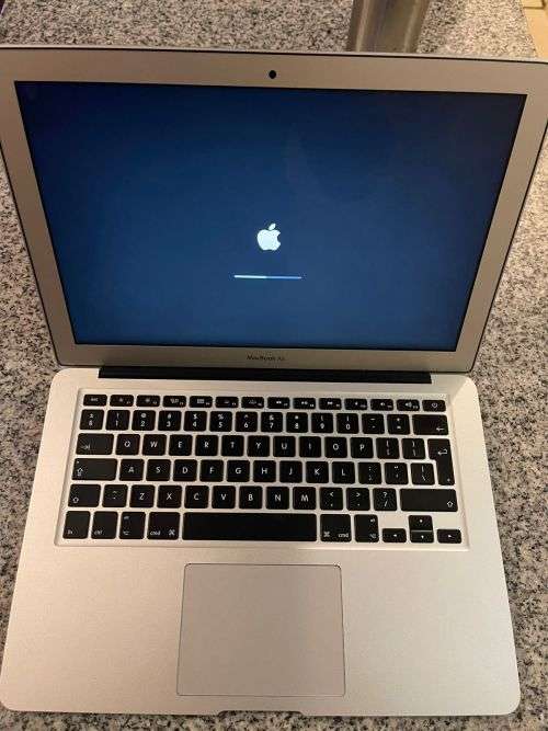 Apple MacBook Air 13` 2017 model, Intel i5@1.8GHz, 8Gb RAM Low Cycle Count Mint