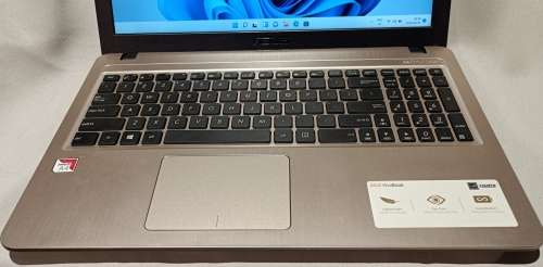 Mint condition Asus VivoBook X540BA, AMD A4-9125 Processor, Radeon R3 Graphics, 8GB RAM, 120GB SSD