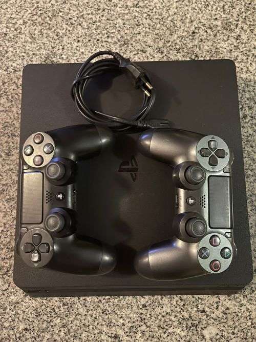 SONY PLAYSTATION 4 500GB SLIM 2 CONTROLLERS and 4 GAMES