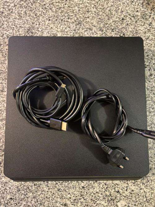 PLAYSTATION SLIM 1 TB WITH 2 CONTROLLERS and 1 GAME