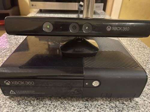 X BOX 360 E 250 GB WITH 1 CONTROLLER , KINECT and 6 GAMES