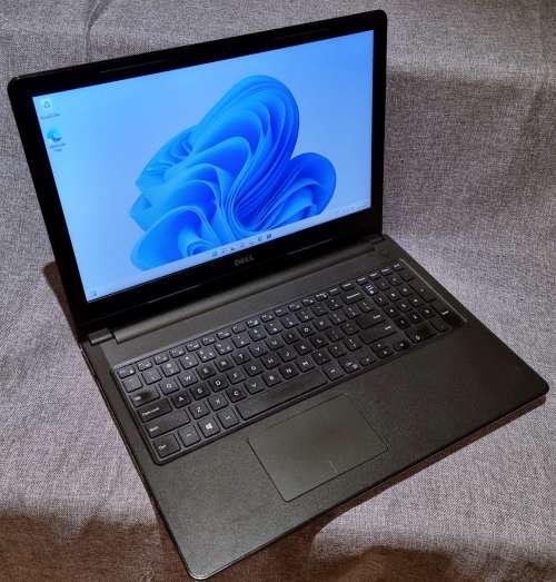 Dell Inspiron 15-3567, Intel i3-6006U@2GHz, 12GB Memory, Windows 11 Pro, 500GB HDD
