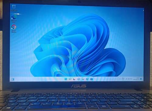 Asus X550LC Intel i7-5400U@1.8GHz, Nvidia Geforce 720M 2GB VRAM, 8GB memory, 1TB HDD, Windows 11