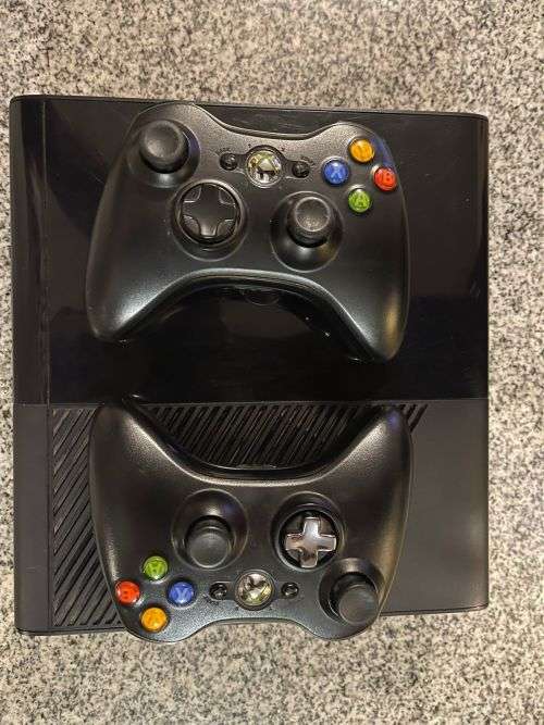 X BOX 360 E 4GB WITH 2 CONTROLLERS ,  and 3 GAMES