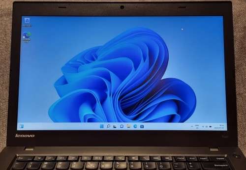 Lenovo T440 Dual Battery, 14` Display, Intel i5-5300U@2.3GHz, 8GB RAM, 128GB SSD, Windows 11 Pro