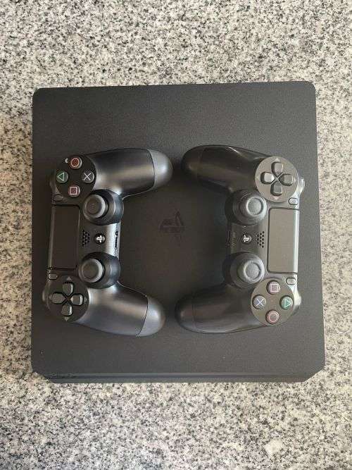 PLAYSTATION 4 500GB SLIM MINT CONDITION WITH 2 CONTROLLERS.